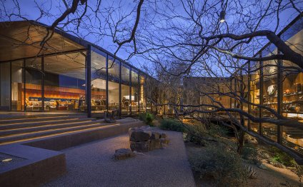 Desert Courtyard House in